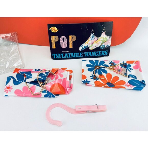 Vintage 1970s groovy inflatable hangers, NOS, original packaging, pair - Picture 5 of 8